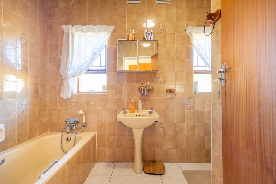 4 Bedroom Property for Sale in Lower Robberg Western Cape